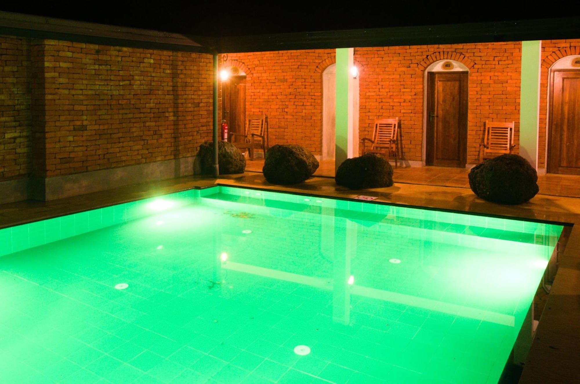Pinthaliya Resort Szigirija Kültér fotó