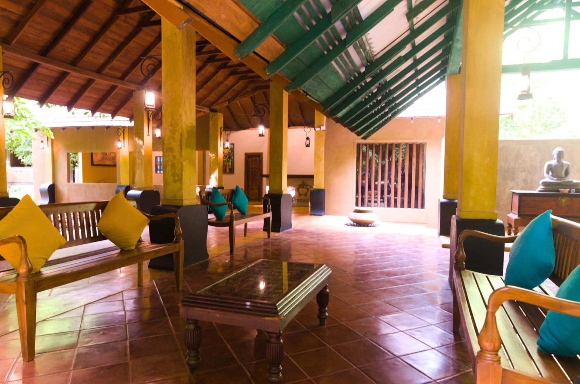 Pinthaliya Resort Szigirija Kültér fotó