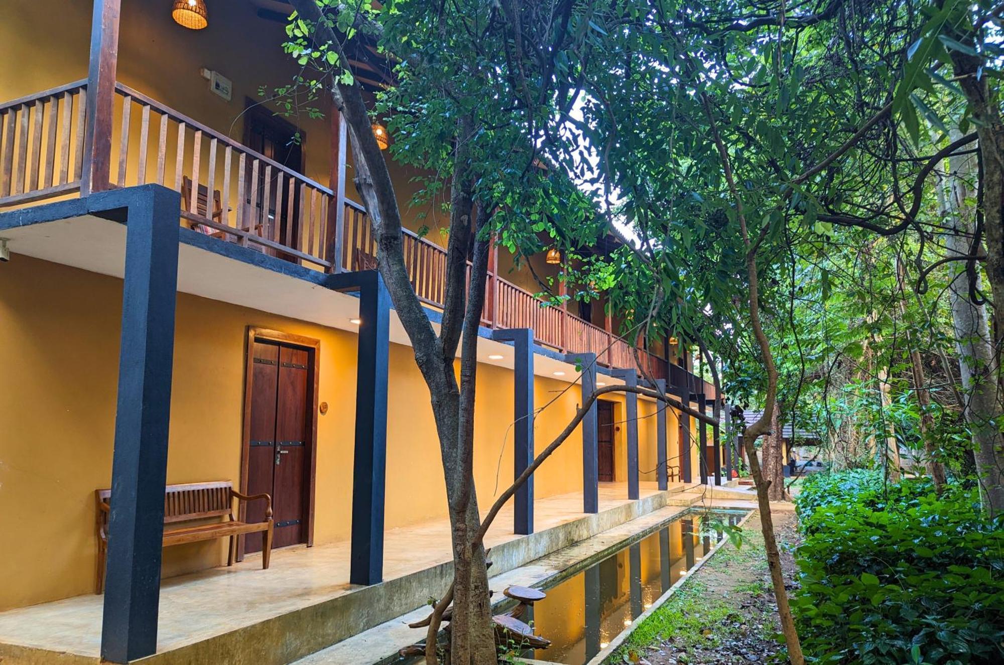 Pinthaliya Resort Szigirija Kültér fotó