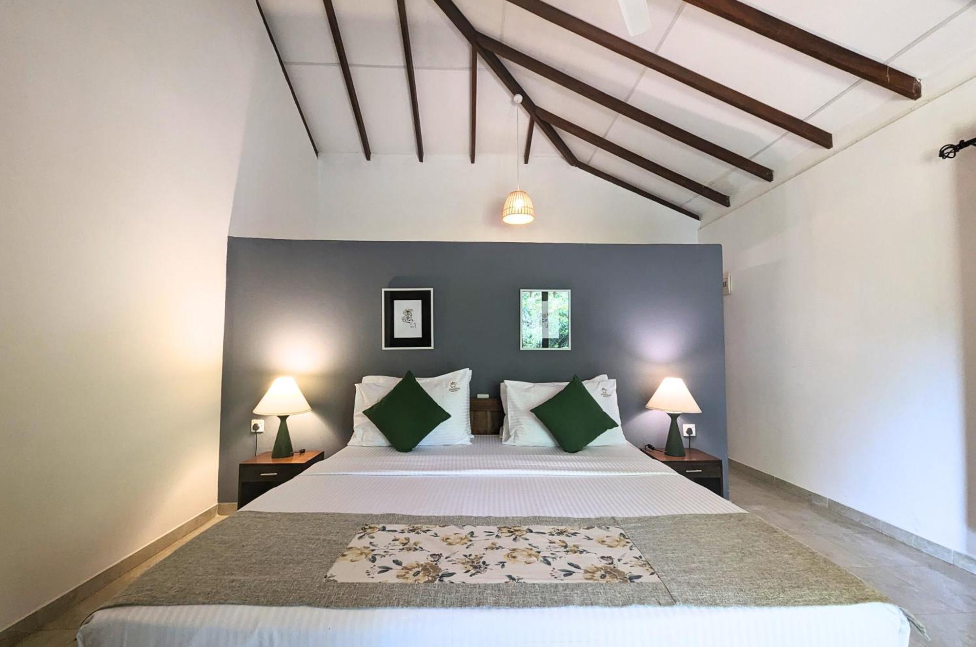 Pinthaliya Resort Szigirija Kültér fotó