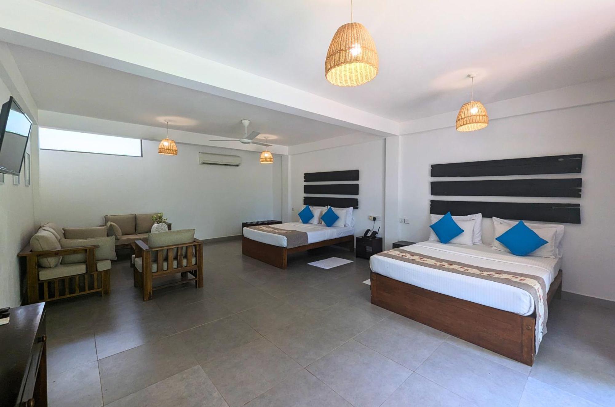 Pinthaliya Resort Szigirija Kültér fotó