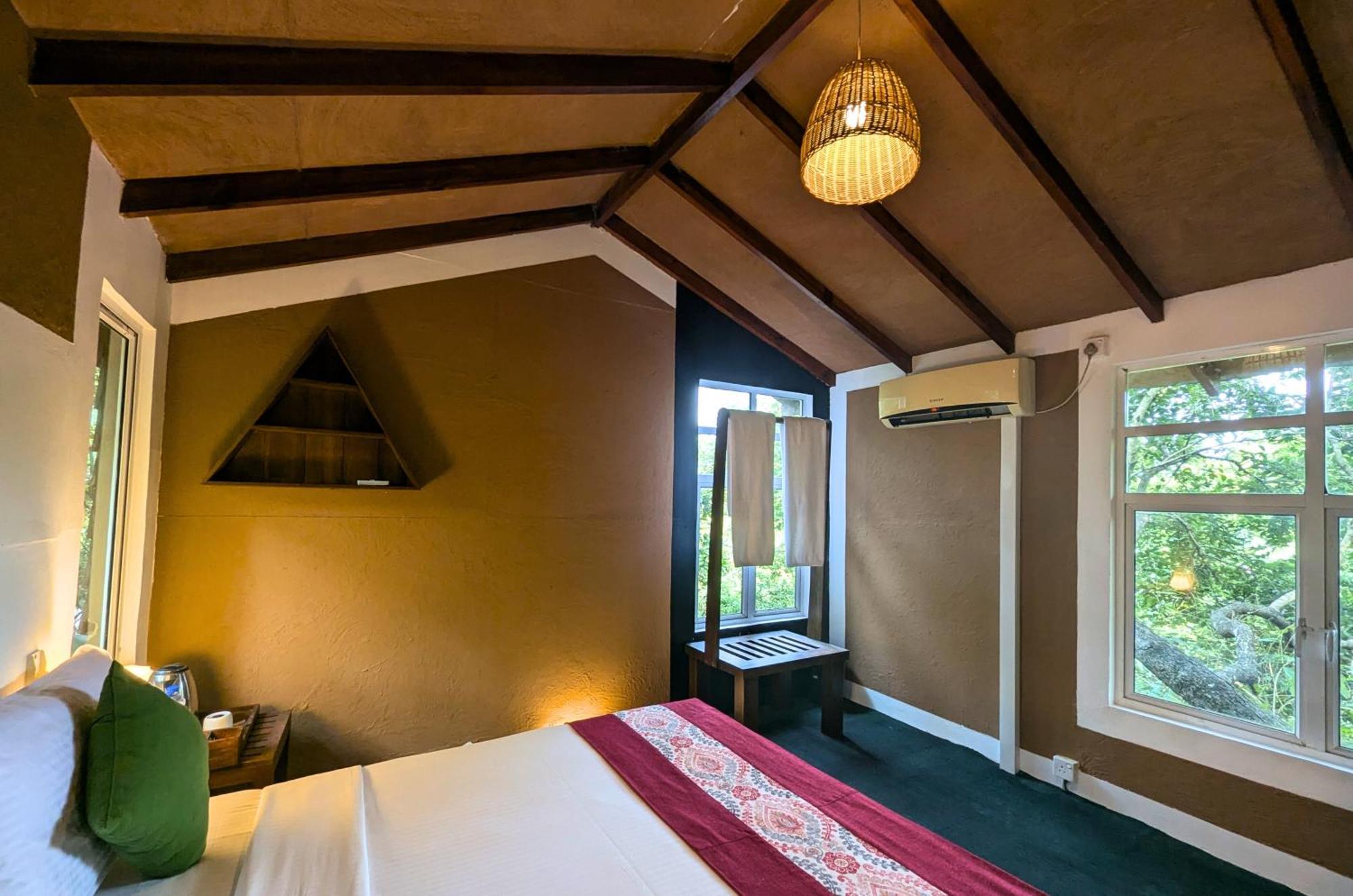 Pinthaliya Resort Szigirija Kültér fotó