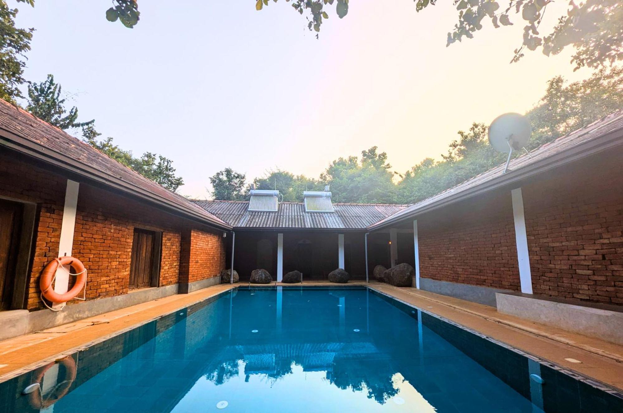 Pinthaliya Resort Szigirija Kültér fotó